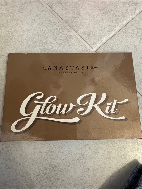 Anastasia Beverly Hills Other - Anastasia Beverly Hills Glow Kit